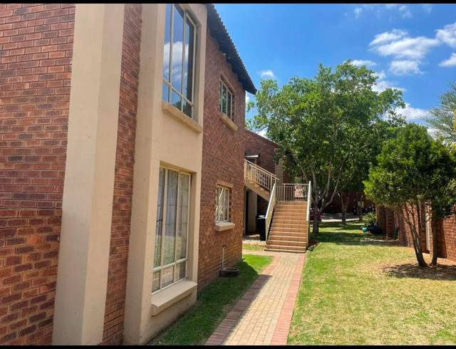 2 BEDROOM PROPERTY TO RENT IN MOOIKLOOF RIDGE ESTATE